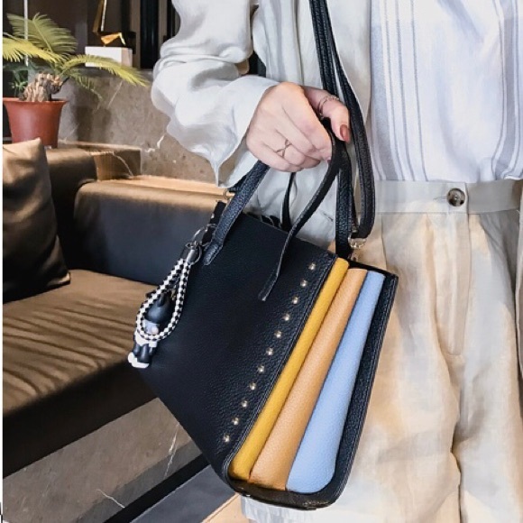 🆕 BERLIN Rivet Crossbody - Picture 2 of 8